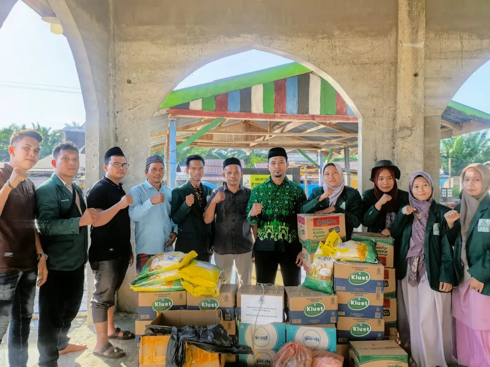 Dema Salurkan Bantuan Korban Banjir